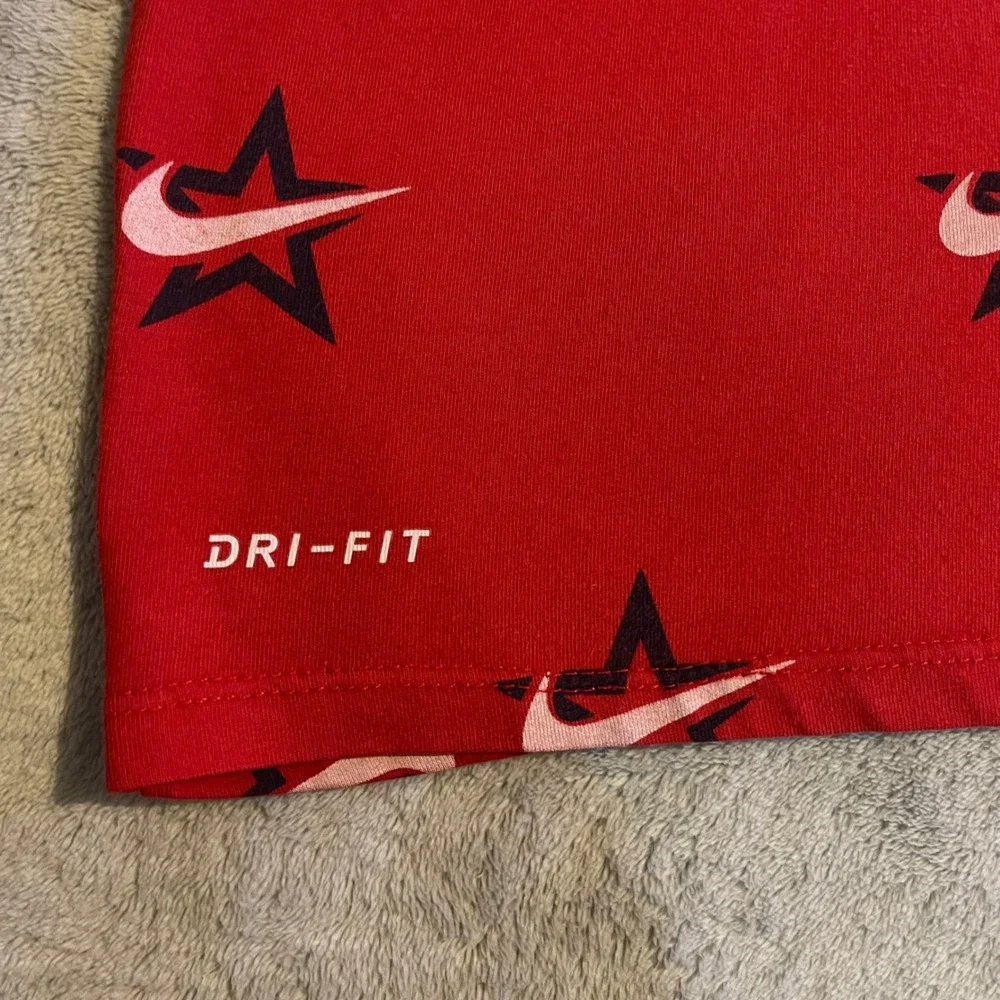 Nike T-Shirt Mens Medium Red Dri-Fit Star Swoosh All Over Prime Athletic Gym Tee